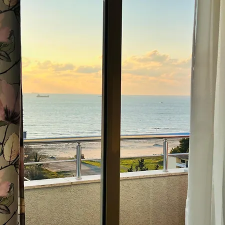 Апарт-отель Lunasol Seaside Дуррес